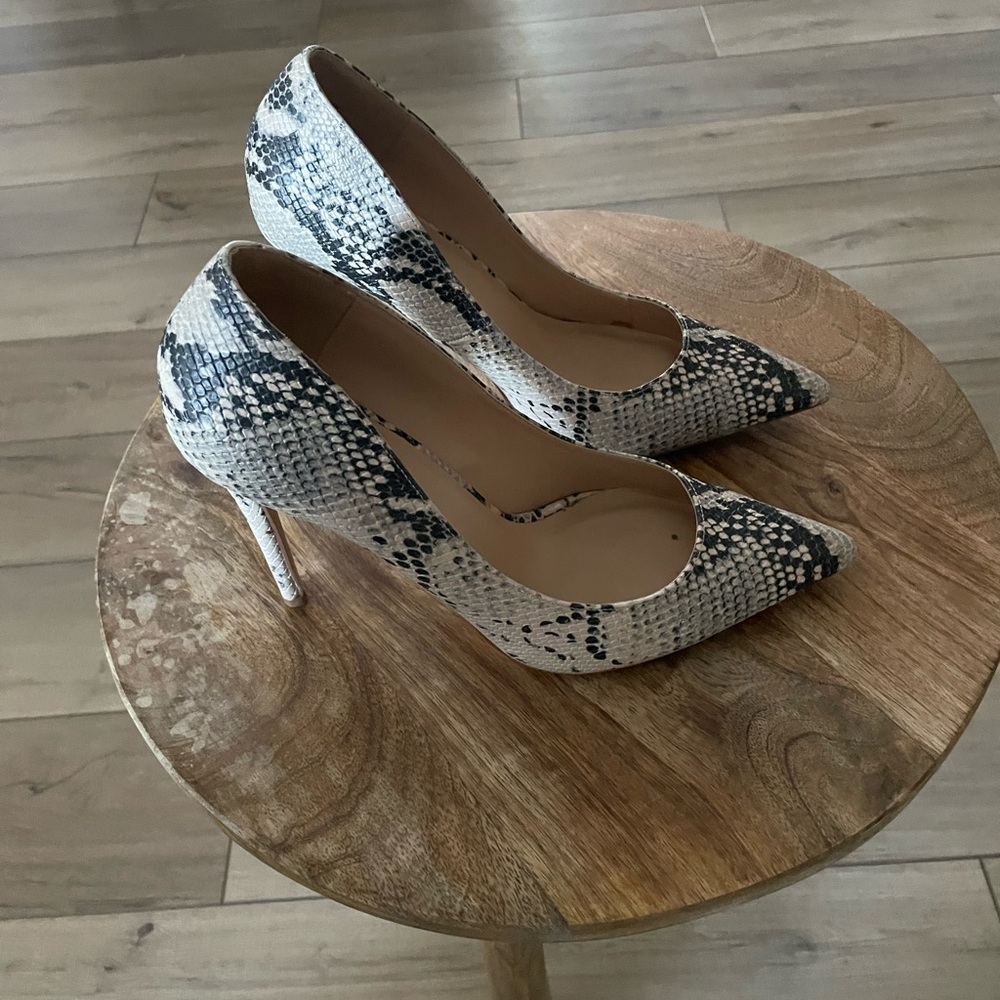 Steve Madden embossed snake print pointy toe heel… - image 4